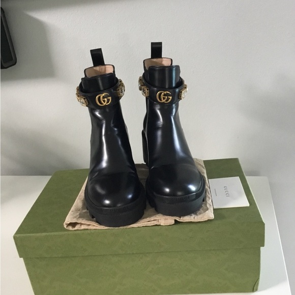 Gucci Leather Boots with Crystal  And GG Logo Ankle Belt - Picture 2 of 16